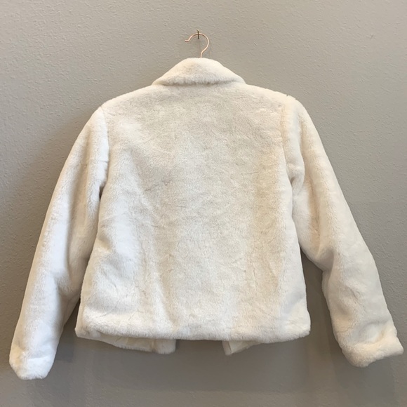 White faux fur coverlet. - Picture 4 of 4